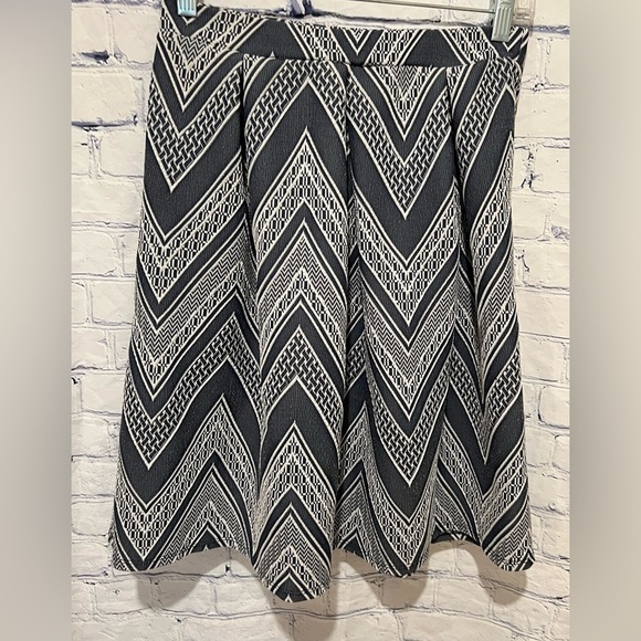 Joe B Blue And White Chevron A Line Modest Skirt Size Medium - Picture 1 of 4